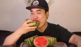 青岛吃瓜网红,青岛网红吃瓜达人带你探秘岛城美食圈